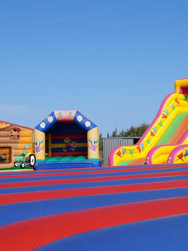 Bouncy Castles Ga442cfc9c 1920